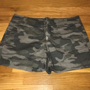 New York & Company Camo Hampton shorts